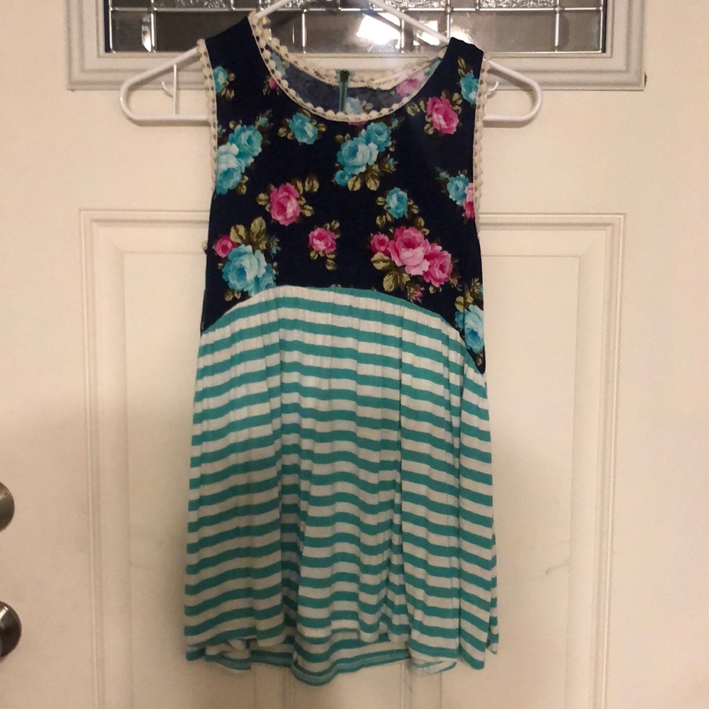 Twenty Second Floral Print Top w Zipper Back